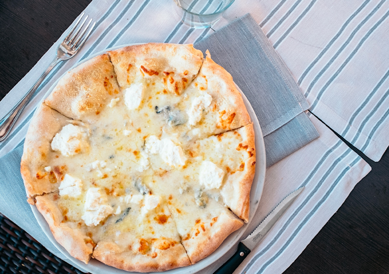 4 Fromage Sauce tomate ou Crémefariche  Fromage Chevre Mozzerella parmesan 